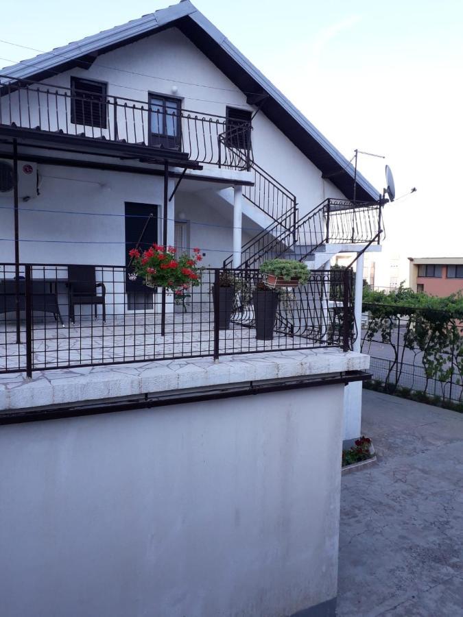 Kuca Za Odmor Varos Villa Vrlika Exterior foto