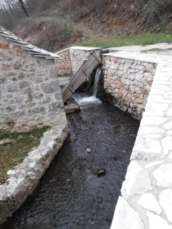 Kuca Za Odmor Varos Villa Vrlika Exterior foto