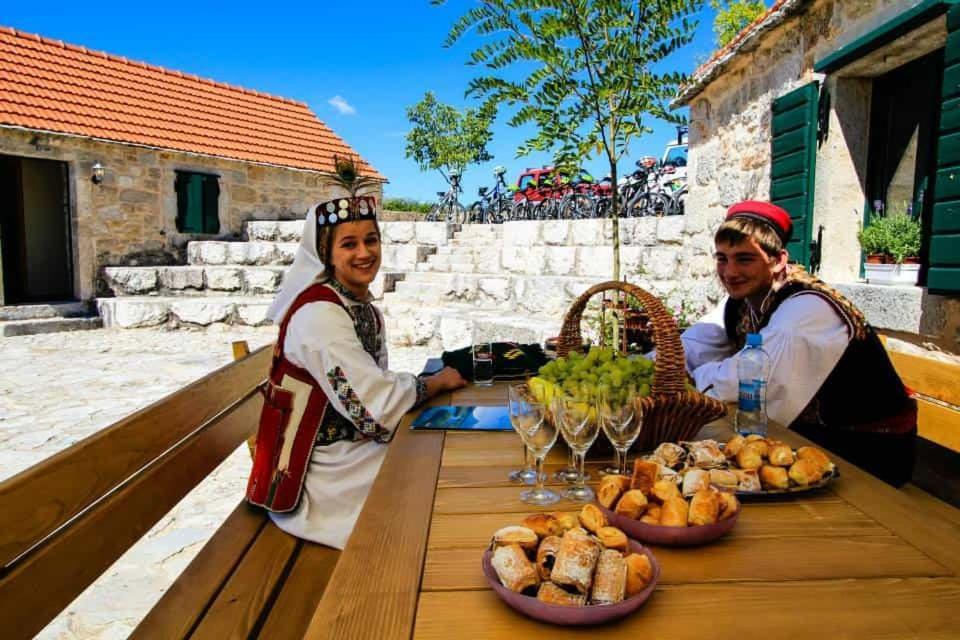 Kuca Za Odmor Varos Villa Vrlika Exterior foto