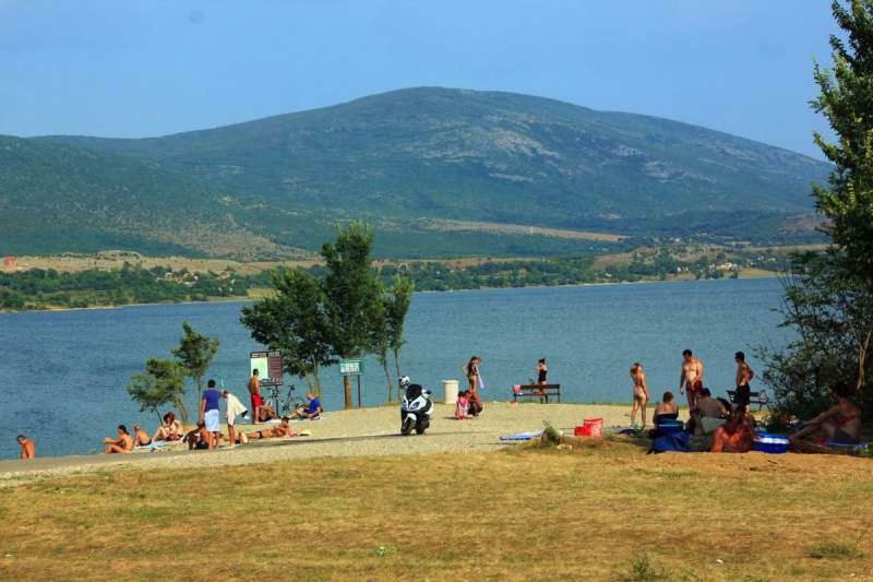 Kuca Za Odmor Varos Villa Vrlika Exterior foto