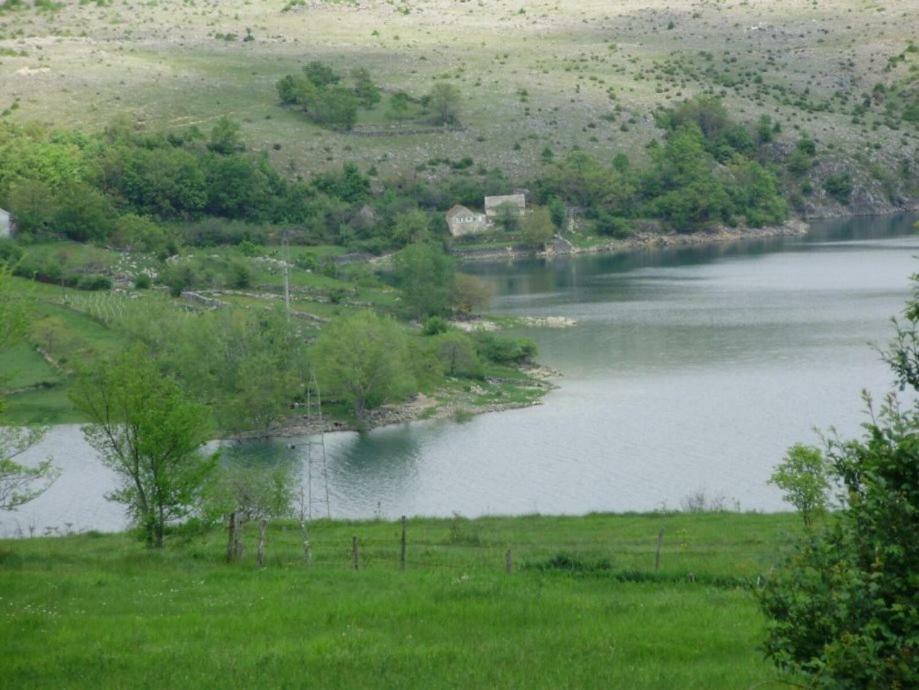 Kuca Za Odmor Varos Villa Vrlika Exterior foto